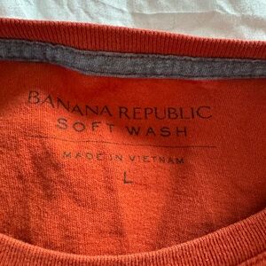 Banana Republic Men's Orange soft wash large tee